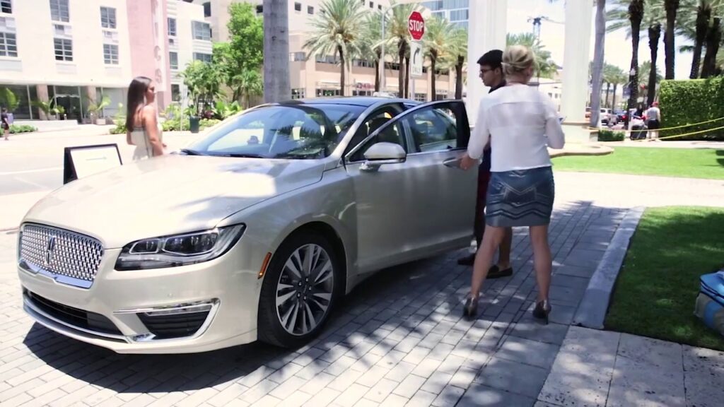 Lincoln MKZ Day Tour Chauffeur – Miami